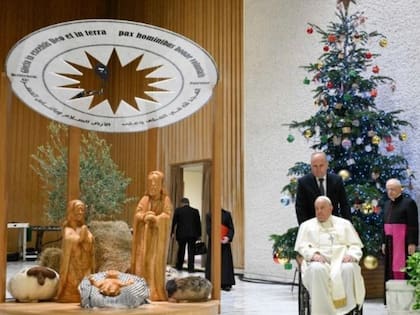 El pesebre del Vaticano con el niño Jesús sobre el kefiyeh palestino.