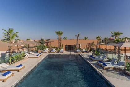 El Pestana CR7 Marrakech cuenta con una pileta al aire libre hasta un restaurante de lujo en su interior.