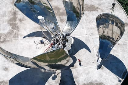 El pétalo que volvió a su cáliz, en la Plaza Naciones Unidas