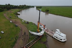 La larga travesía de los pétalos de la Floralis Genérica para volver a su cáliz