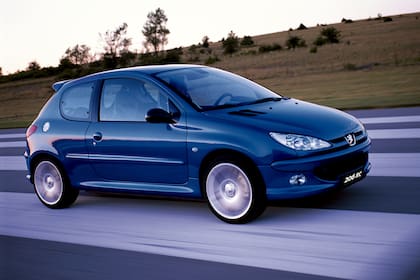 El Peugeot 206 nació con el enorme desafío de superar al 205 convirtiéndose en el auto más vendido de la marca