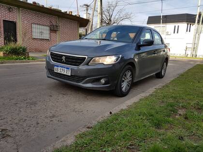 El Peugeot 301 es casi gemelo del Citroën C-Elysée