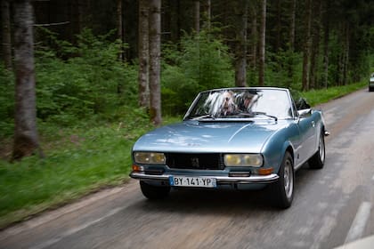 El Peugeot 504 Cabriolet 1977. Uno de los diseños ?más bellos del tablero ?de Pininfarina