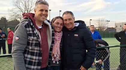 El PF Alejandro Kohan, con Antoniska y Ariel Holan