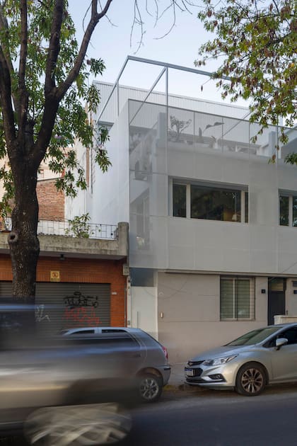 "El PH se desarrollaba en una planta casi cuadrada pero el módulo de circulación sobresale del perímetro cuadrado, es decir que siempre estuvo por fuera", sostuvieron las arquitectas a cargo del proyecto.