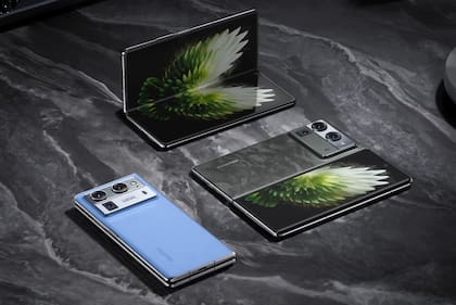 El Phantom V Fold2 es el primer smartphone tipo libro que se vende en la Argetina como alternativa al Galaxy Z Fold de Samsung