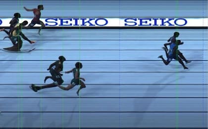 El photofinish de la carrera que ganó el israelí Blessing Akawasi Afrifah ante al oriundo de Botsuana Letsile Tebogo