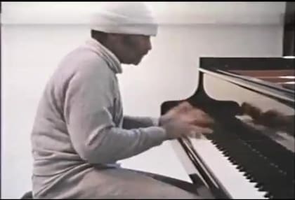 El pianista Cecil Taylor, improvisando