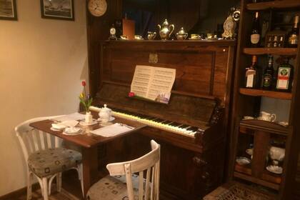 El piano de 1890 es parte de la casa de té