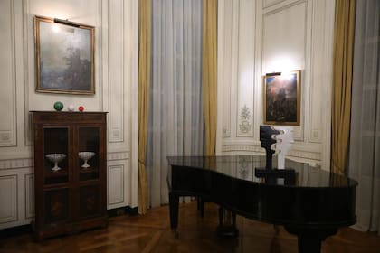 El piano, protagonista de uno de los salones del palacio 