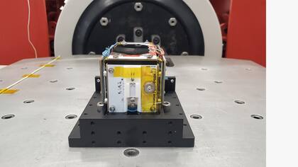 El picosatélite mide 10x5x5 centímetros y pesa menos de un kilogramo.