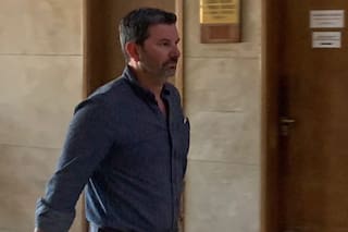 El piloto al que le facturaron el viaje desde Punta del Este contradijo la versión de Adorni