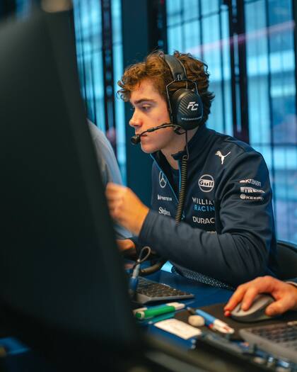 El piloto argentino, más allá de habe estrenado un casco festivo alusivo a la conquista del Mundial de fútbol de 2022, está serio en Qatar; necesita mejorar mucho el sábado y el domingo.