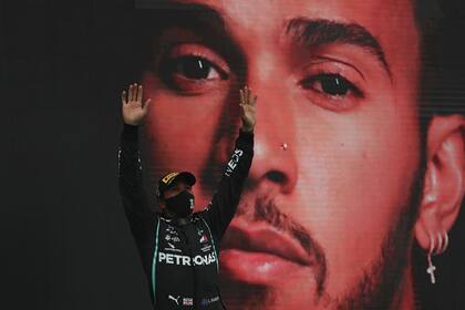 Lewis Hamilton será el tercer piloto de Fórmula 1 en ser nombrado Caballero de la Reina; en 2009, el británico recibió la distinción de Miembro de la Orden del Imperio Británico