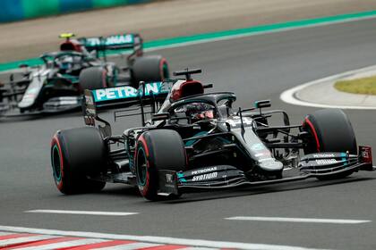  El piloto de Mercedes Lewis Hamilton logró la nonagésima pole de su carrera 