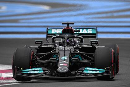 El piloto británico de Mercedes, Lewis Hamilton, se prepara para el GP de Gran Bretaña