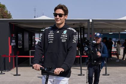 El piloto de Mercedes George Russell ya cumula tres podios en cuatro grandes premios. (AP Foto/Andy Wong)