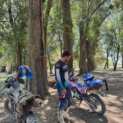 El piloto de TC 2000 y su pasión por las motos de enduro