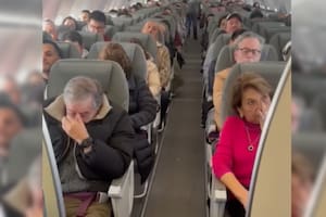 El emotivo discurso de un piloto de avión a sus padres y abuelos en pleno vuelo