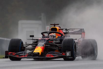 Max Verstappen y su Red Bull vuelven a aparecer como los principales contendientes de los Mercedes en Austria; el neerlandés abandonó el último domingo, pero es muy competitivo en Spielberg, la casa de la escudería austríaca.