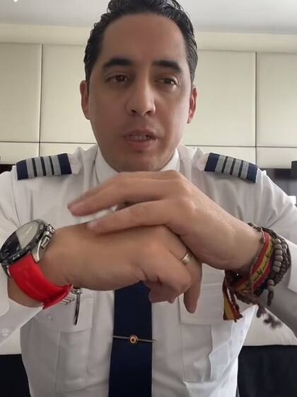 El piloto Nando Marqués ha ganado fama en TikTok por sus videos relacionados con su vida en los aviones
