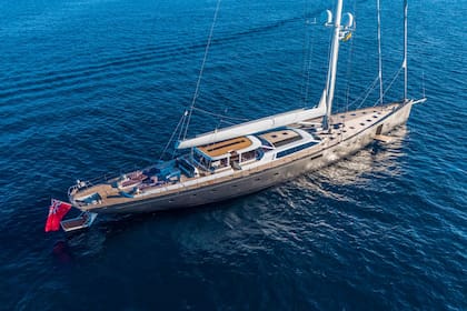 El Pink Gin VI, el barco anterior del magnate alemán Hans Georg Nader, que alguna vez amarró en Puerto Madero