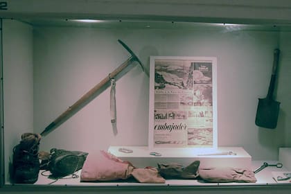 El piolet que utilizó Hans Ulrich Rudel para escalar el Llullallaico, en Salta