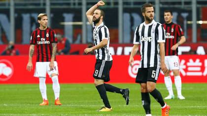 El Pipita hizo festejar a Juventus ante Milan