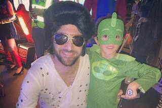 El lado más divertido de Higuaín: imitó a Elvis en el cumpleaños de David Luiz