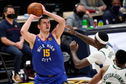 Nikola Jokic convirtió 35 puntos, pero no le alcanzó a Denver que cayó ante Milwakee Bucks