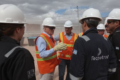 El plan contempla una producción de 70.000 barriles diarios, en dos etapas de 35.000 barriles cada una, con el objetivo de replicar el modelo que Tecpetrol desplegó en el desarrollo gasífero de Fortín de Piedra.