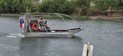 El plan de seguridad fronteriza de Abbott incluye patrullaje por el Río Bravo