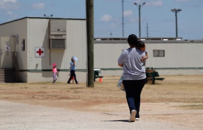 El plan prevé duplicar la capacidad de detención y construir instalaciones temporales en estados fronterizos como Texas y California