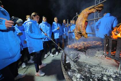 El plantel argentino disfrutó de una jornada de asado y música tras cerrar la etapa de grupos