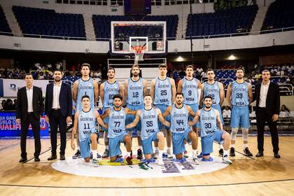 El plantel argentino en Dominicana: Agustín Caffaro, Tayavek Gallizzi (no jugó), Marcos Delía (capitán), Tomás Chapero, Nicolas Brussino, Juan Pablo Vaulet y Nicolás Romano (de pie), y José Vildoza, Nicolás Aguirre, Fernando Zurbriggen, Tomás Cuello y Lucio Redivo; no pudieron estar Facundo Campazzo (NBA), Leandro Bolmaro (NBA), Gabriel Deck (España), Nicolás Laprovittola (España) ni Carlos Delfino (Italia).
