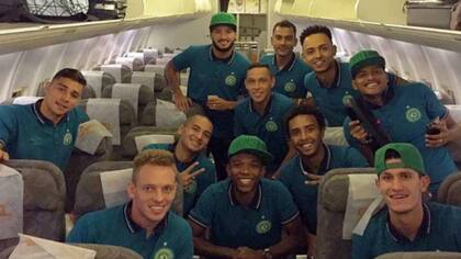 El plantel de Chapecoense, antes de viajar a Venezuela