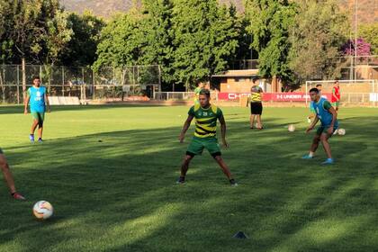 El plantel de Defensa y Justicia, durante una práctica para al partido de este jueves con Coquimbo Unido, por una semifinal de la Copa Sudamericana.