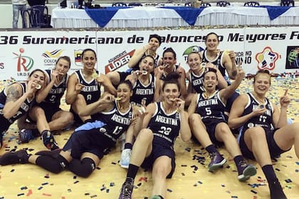 El plantel de las Gigantes del básquetbol que se llevó el Sudamericano