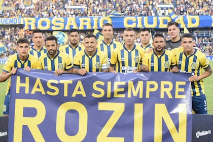 El plantel de Rosario Central despidió a Gerardo Rozin antes del encuentro con Barracas en el Gigante de Arroyito.