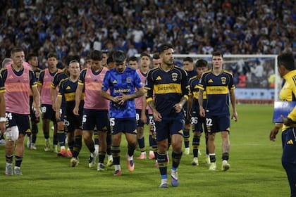 El plantel esperaba tener el lunes libre tras el encuentro del domingo en Liniers, pero la derrota pegó fuerte y la decisión de que fueran al predio fue de Riquelme: quería realizar una reunión con gran parte del plantel y entender qué ocurre con los rendimientos.