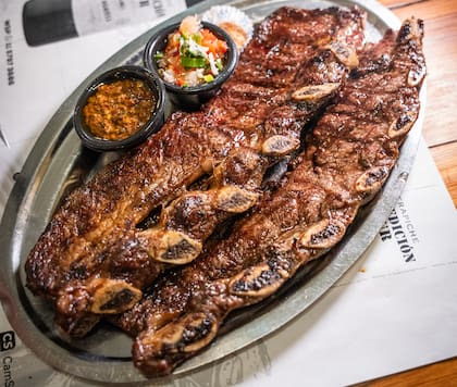 El plato clásico del Domingo de Pascuas es el asado, una liturgia propia que está incrustada en el ADN nacional