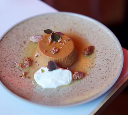 El plato estrella: todos quieren el flan con dulce de leche
