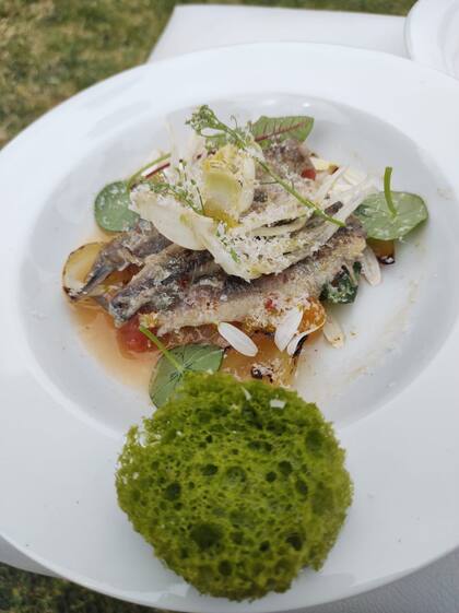 El plato ganador fue el de Darío Gualtieri (anchoas), que resultó premiado como Mejor Cocinero de la Regata Gastronómica Saint Felicien