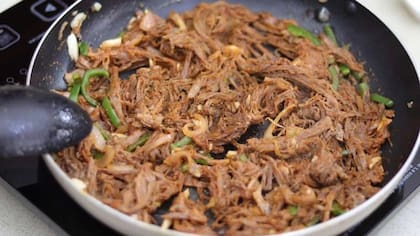 El plato se llama ropa vieja por su aspecto