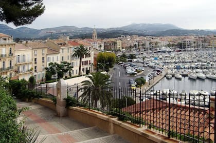 Sanary-sur-Mer, un poblado reconocido por su atractivo puerto.