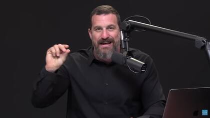 El pódcast Huberman Lab se volvió uno de los más populares del mundo en su género