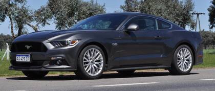 El poderoso Ford Mustang GT con motor V8 5.0 L de 421 CV