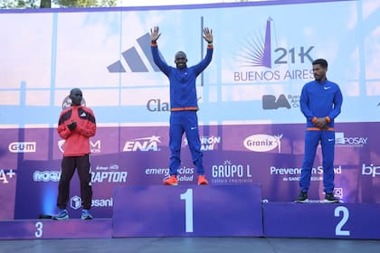 El podio de la media maratón de Buenos Aires, semanas atrás