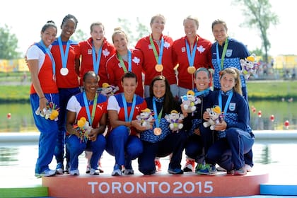 El podio del K4 500 metros con las argentinas con el bronce