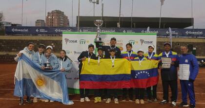 El podio del Sudamericano Sub 12 de Santiago de Chile, en junio pasado: la Argentina quedó en el tercer lugar y se clasificó para el Mundialito de Bolivia, en noviembre